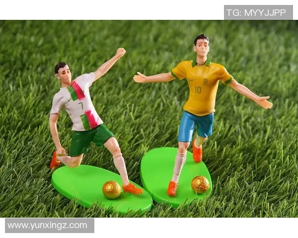 足球明星公仔批发热销中精美收藏品助你打造独特球迷空间