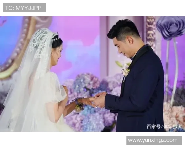 足球明星夫妇甜蜜瞬间大盘点幸福生活与爱情故事全记录